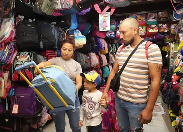 Por inicio del ciclo escolar 2023-2024, bendicen mochilas en Puebla