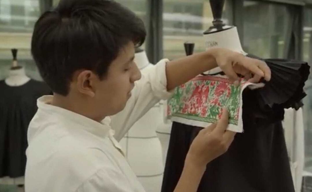 Hilán Cruz es un poblano que está triunfando en el mundo de la moda | Foto: YouTube Hilán Cruz