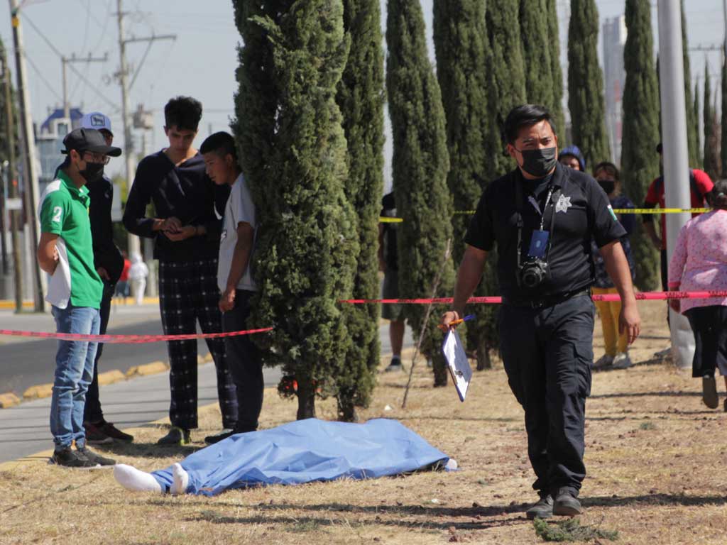 Muere motociclista tras derrapar en la libre a Atlixco