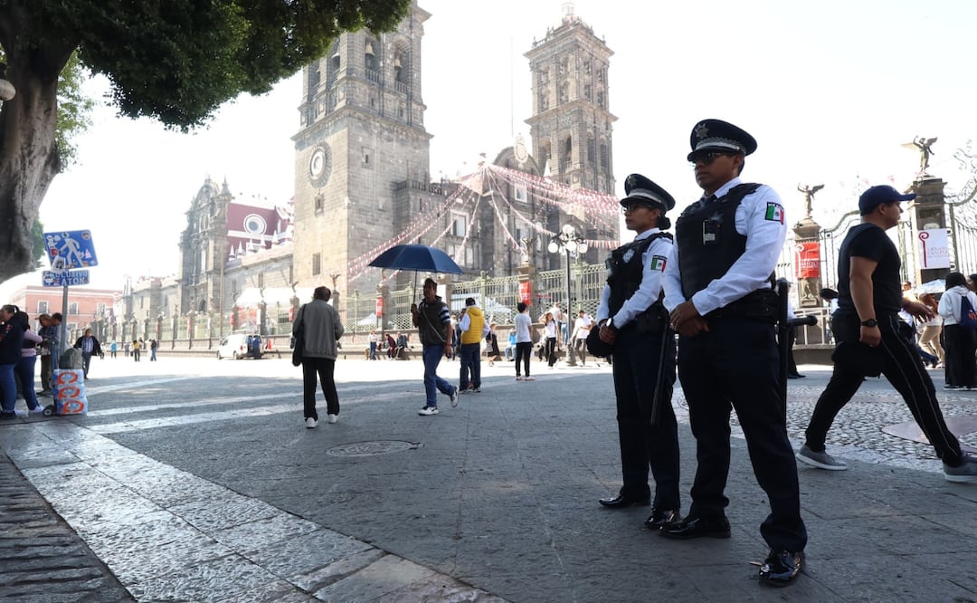 Personal del OOSL realiza labores de barrido mecánico y manual en diversos puntos de la capital; en la madrugada se harán labores en El Calvario | Foto: Ayuntamiento de Puebla