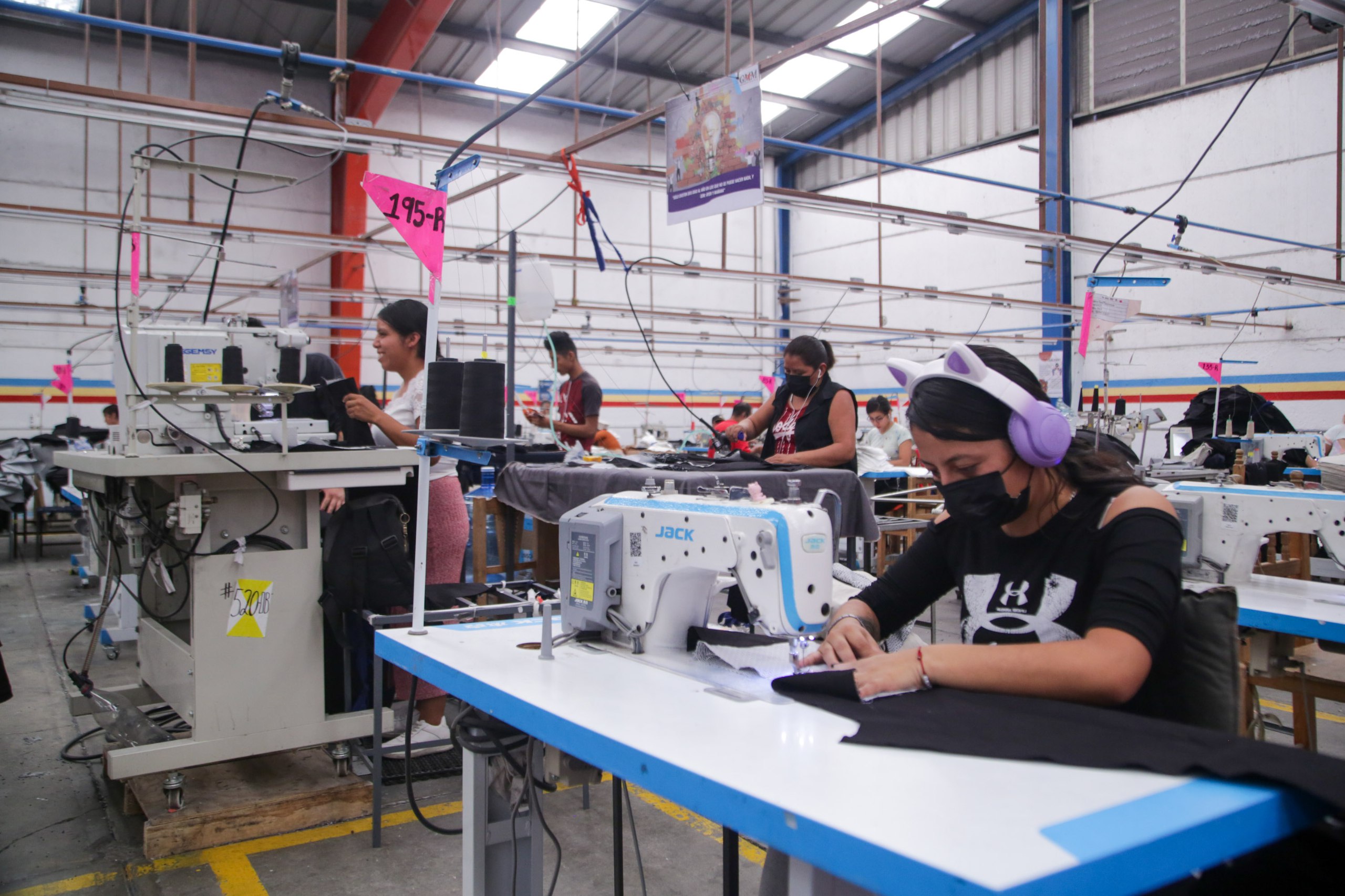 Fábricas en Puebla elaboran los jeans de las marcas más reconocidas en el mundo