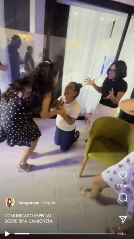 Video viral: Influencer rifa camioneta y la gana su mamá