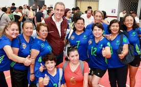 Pepe Chedraui se reúne con equipos poblanos rumbo al Festival Máster de Voleibol
