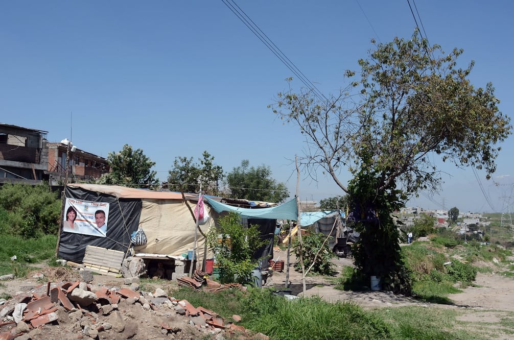 Los paracaidistas se instalan con viviendas improvisadas o toman posesión de casas en la capital y algunos municipios de Puebla | Foto: Agencia Es Imagen para El Universal Puebla