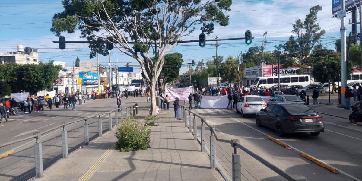 Bloqueos en Puebla: Ejidatarios exigen pago por terrenos y afectan servicio de RUTA