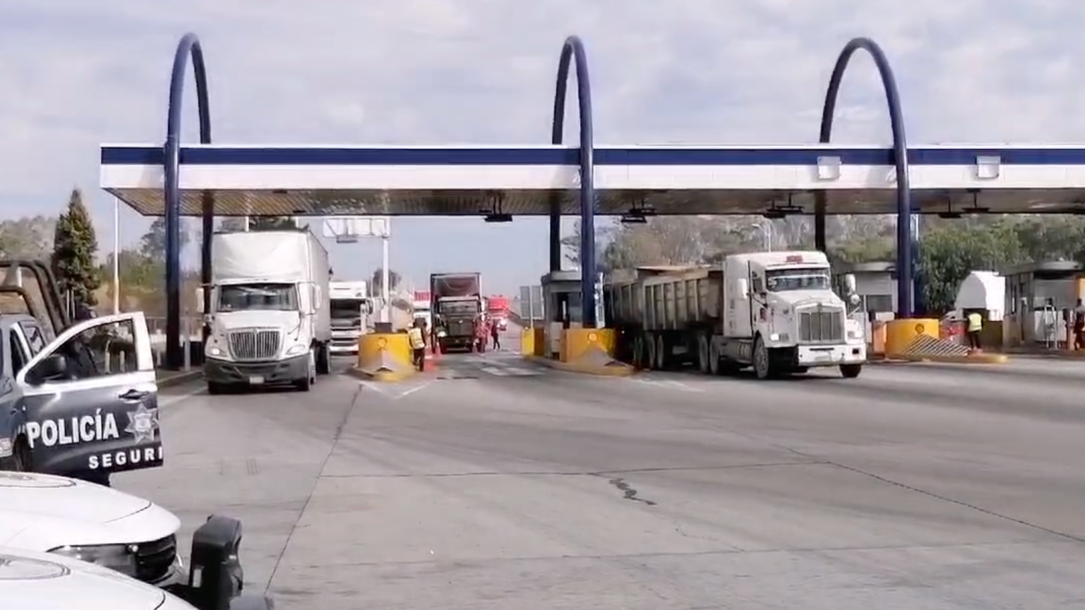 Manifestantes toman caseta de San Martín Texmelucan en el Arco Norte