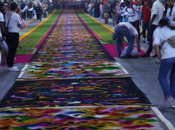 Tapete de la Noche que Nadie Duerme en Huamantla busca Récord Guiness