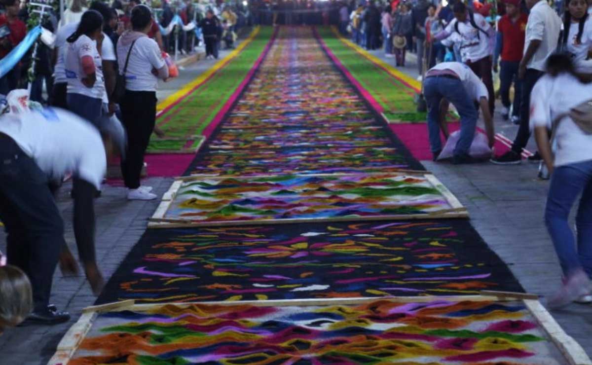 Tapete de la Noche que Nadie Duerme en Huamantla busca Récord Guiness