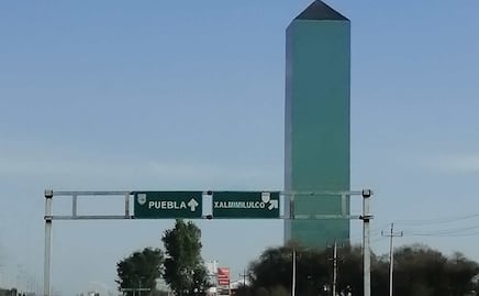 De quién es el rascacielos en medio de la nada en la autopista México-Puebla