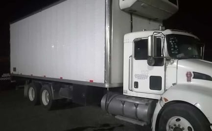 Sujetos armados saquean y abandonan tráiler en Tecamachalco 