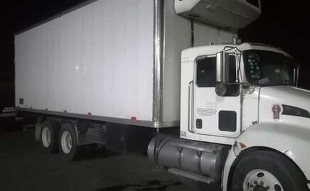 Sujetos armados saquean y abandonan tráiler en Tecamachalco 