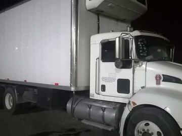 Sujetos armados saquean y abandonan tráiler en Tecamachalco