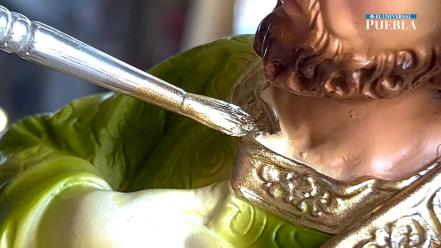 Así elaboran los nacimientos en Amozoc