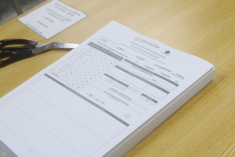 Este nuevo formato, centrado en campos formativos en lugar de materias tradicionales, tiene como objetivo proporcionar una evaluación más integral del desarrollo académico y personal de los alumnos.

Foto: Producción El Universal Puebla