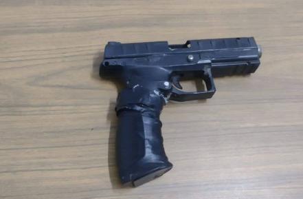 Detienen a sujeto por robo a transeúnte con violencia y  narcomenudeo en Santa Anita
