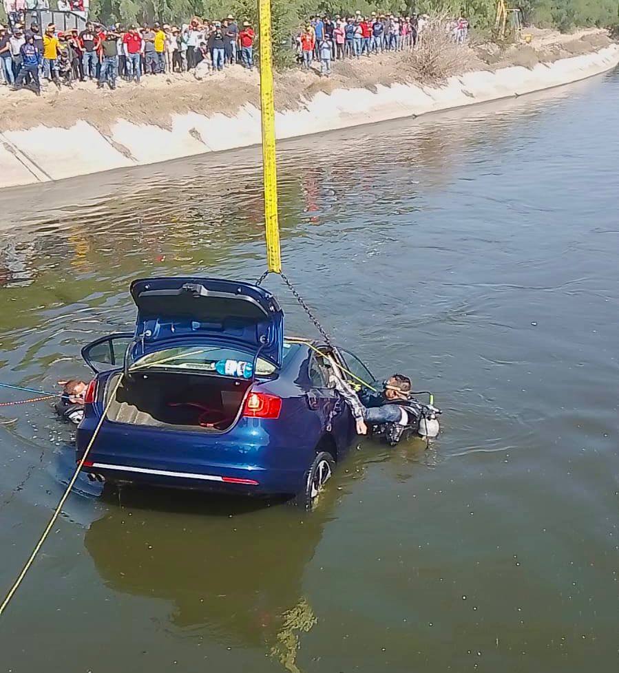 Así fue el momento en el que recuperaron el auto | Fotos Cruz Roja Puebla