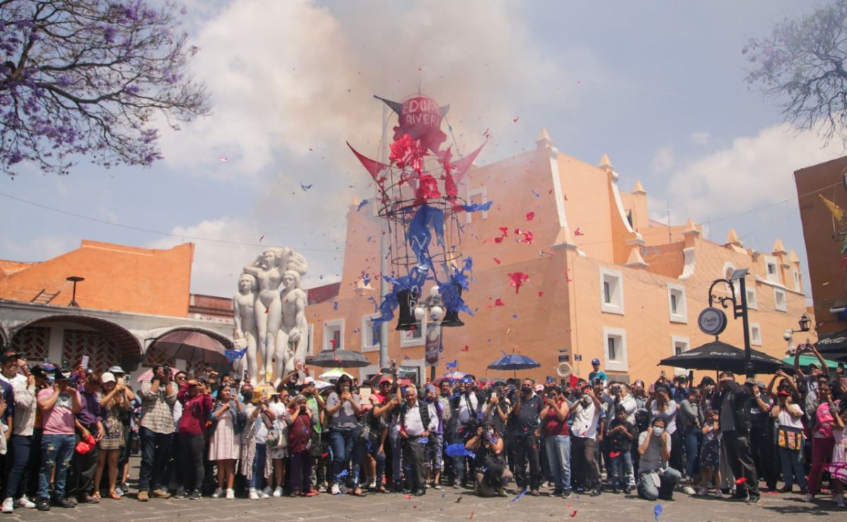 La tradicional Quema de Judas regresó al Barrio del Artista este Sábado de Gloria, actividad que tiene más de 50 años. | Foto: Agencia Es Imagen para El Universal Puebla