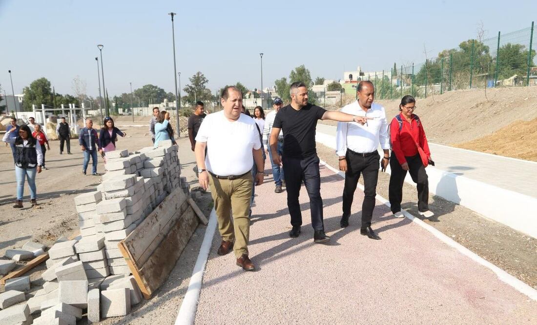 Adán Domínguez recorrió la obra en el campo deportivo Texcoco | Ayuntamiento de Puebla