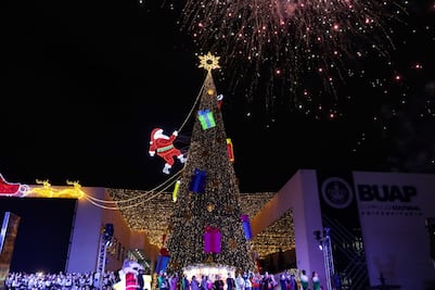 Así fue el espectacular encendido del árbol de Navidad en CCU de la BUAP
