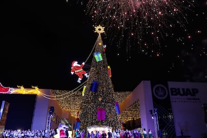 Así fue el espectacular encendido del árbol de Navidad en CCU de la BUAP