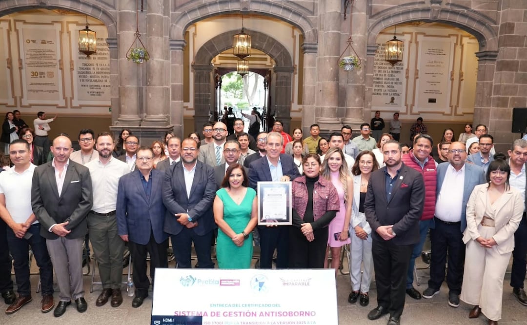 "Este logro acredita que el gobierno municipal cuenta con un sistema actualizado y alineado con los más altos estándares internacionales para prevenir detectar y atender cualquier acto de soborno": Pepe Chedraui | Foto: Ayuntamiento de Puebla