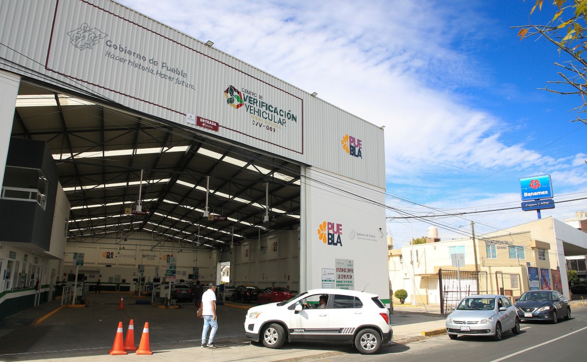 56 policías ambientales supervisarán que los automovilistas cumplan con la verificación vehicular en Puebla  | FOTO: Agencia Es Imagen para El Universal Puebla