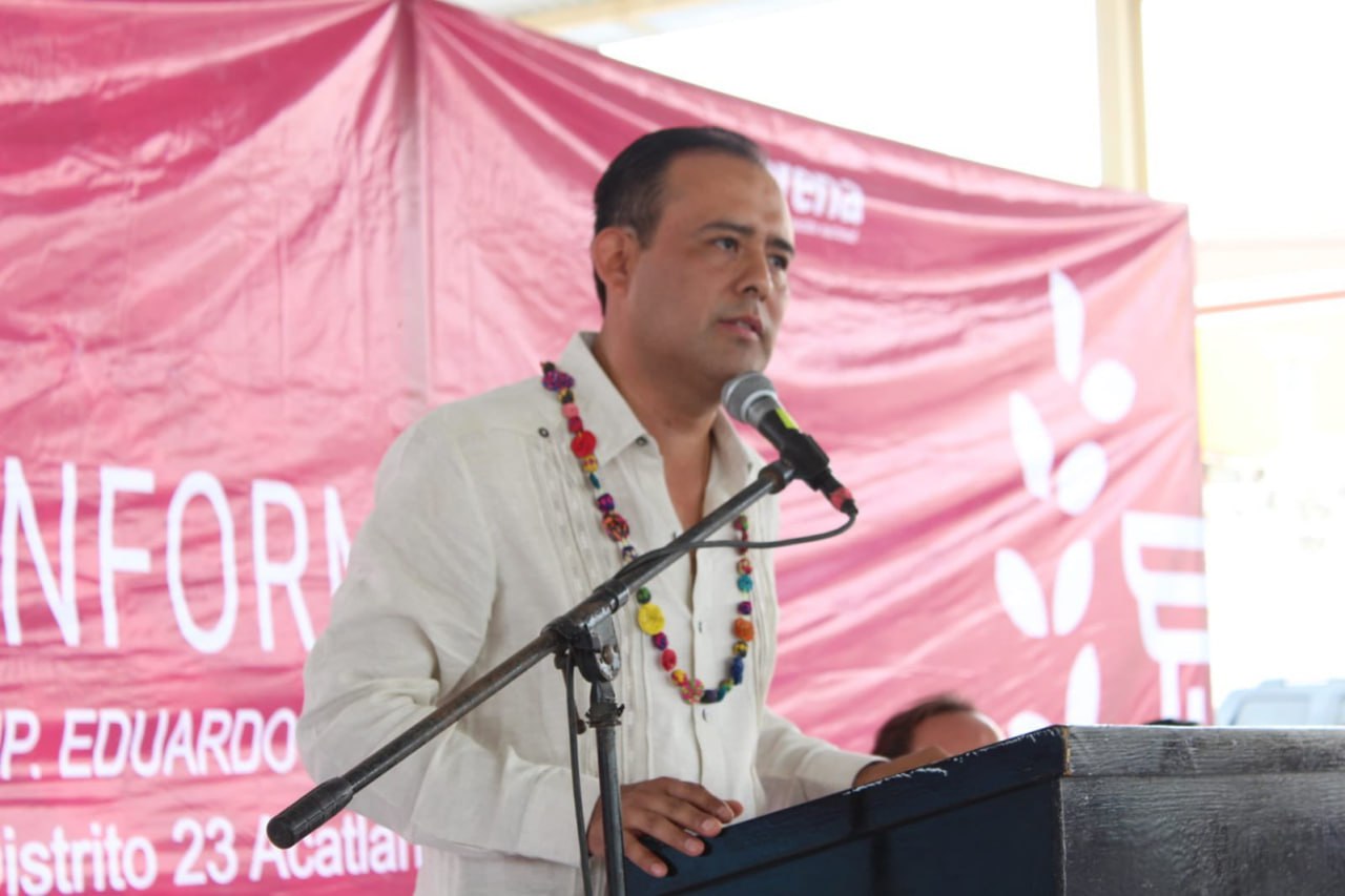 Eduardo Castillo López rindió su tercer informe desde Huatlatlauca | Foto: X Eduardo Castillo López