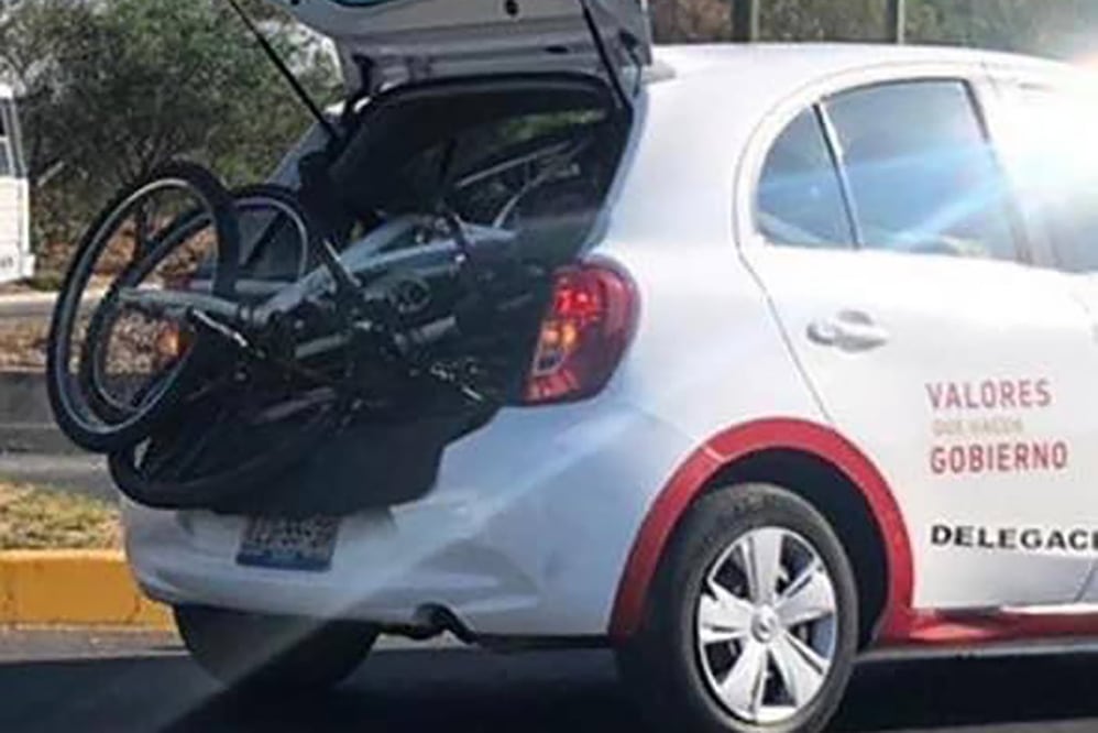 Usan vehículos oficiales para campaña de Karina Pérez Popoca