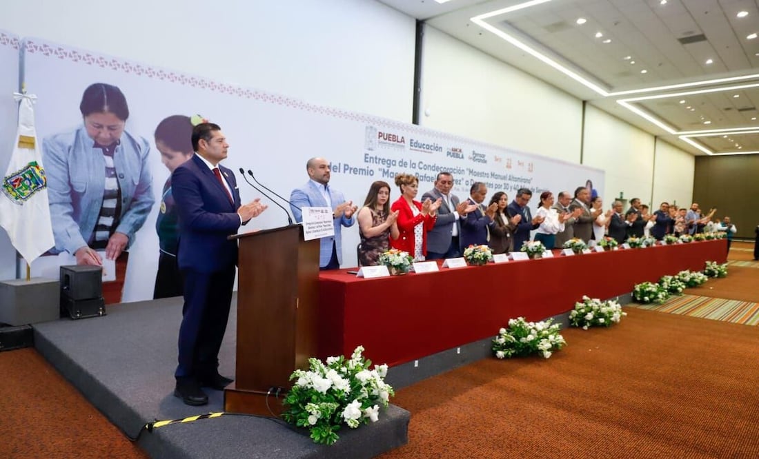 El gobernador Alejandro Armenta conmemoró el Día del Maestro | Fotos: Gobierno del Estado