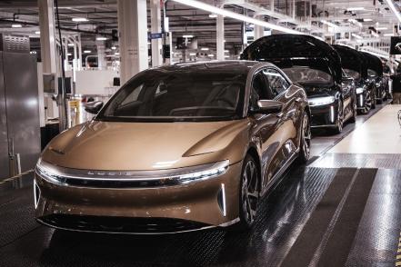 Lucid Motors, el auto eléctrico que desafía a Tesla, podría producir 12 mil unidades 2022
