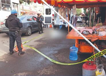 Iban 3 en motoneta, una mujer cae, la atropellan y le destrozan la cabeza