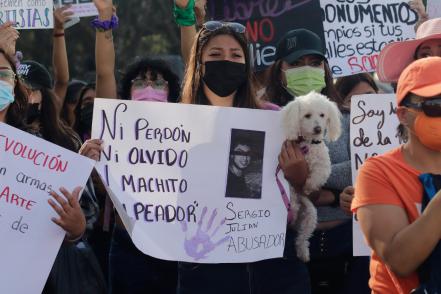 Protestan en Puebla contra la violencia hacia la mujer 