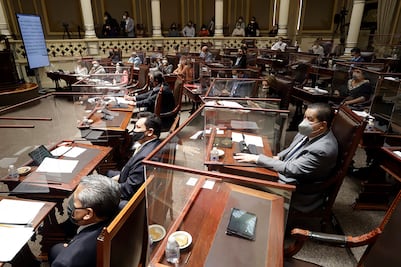 Niegan licencia a José Juan ante ausencias y arriesga su pago