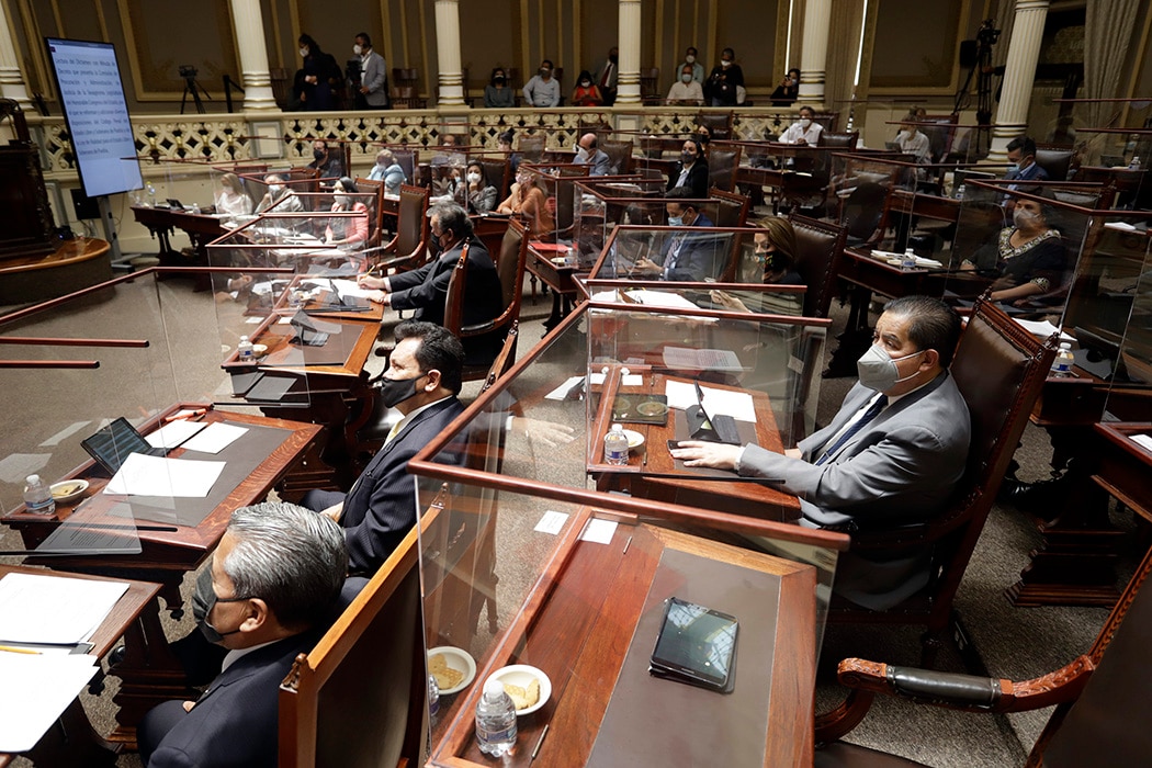 Niegan licencia a José Juan ante ausencias y arriesga su pago