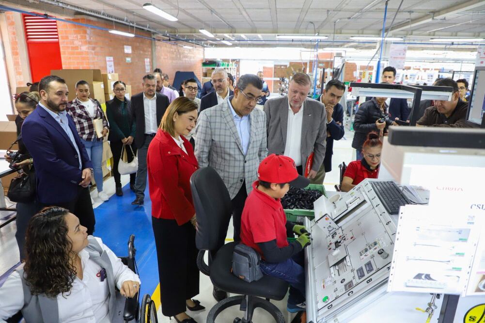 Sergio Salomón y Gaby Bonilla visitaron SINIA | Foto Gobierno del Estado