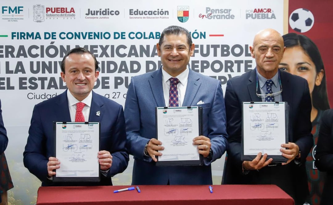 La firma del convenio proyecta beneficios concretos para Puebla, como la profesionalización del talento deportivo | Foto: Gobierno del Estado