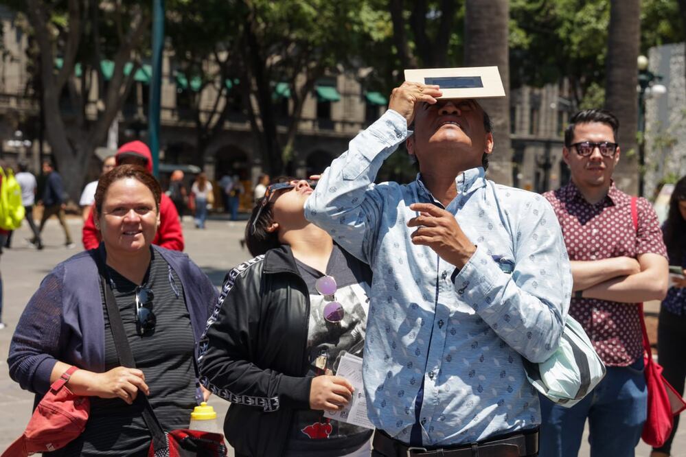 En Google aumentó la búsqueda de dolor de ojos luego del eclipse de sol del 8 de abril | Foto: EsImagen