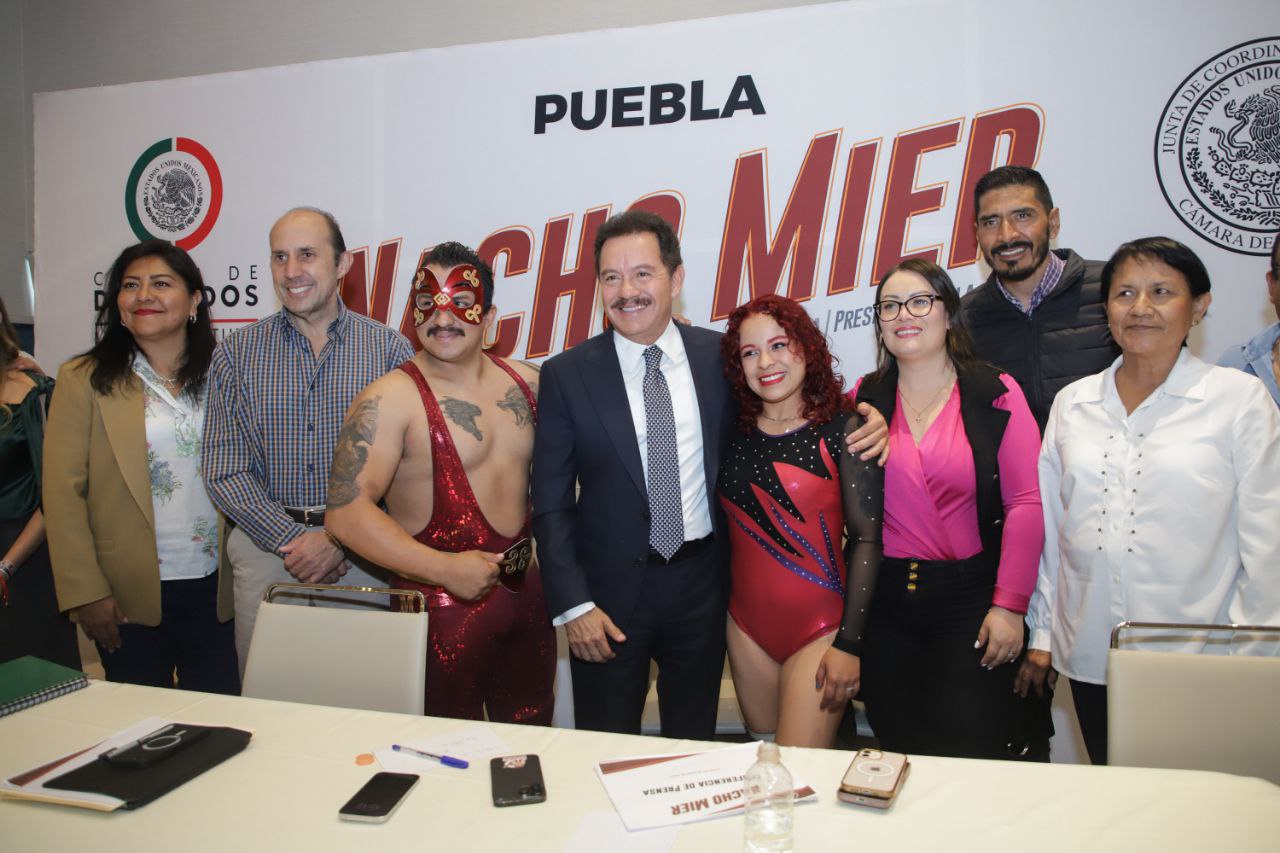 Ignacio Mier Velazco sumó a varios miembros a su equipo | Es Imagen para El Universal Puebla