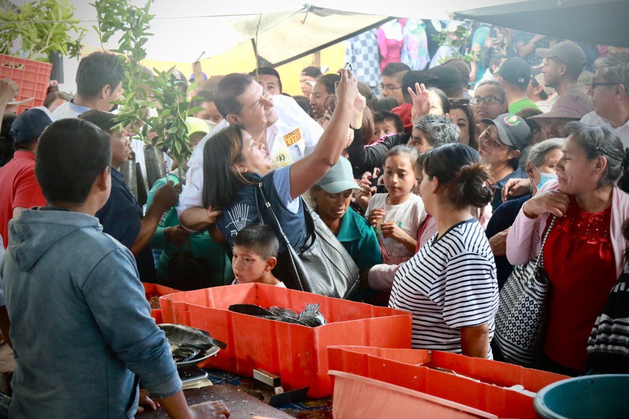 Alejandro Armenta convivió con comerciantes del estado de Puebla | Agencia Es Imagen para El Universal Puebla