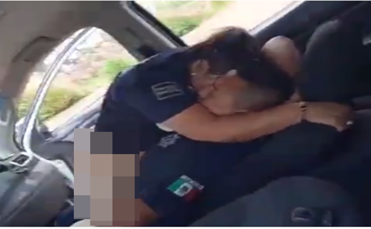 Cachan a policías haciendo “el delicioso”