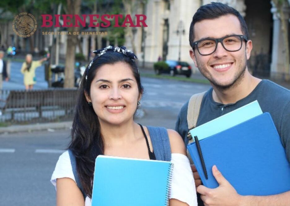 Este programa tiene como objetivo facilitar el acceso y la permanencia en el sistema educativo, brindando un respaldo financiero que permita a los estudiantes continuar con sus estudios sin interrupciones.
Foto: Producción El Universal Puebla
