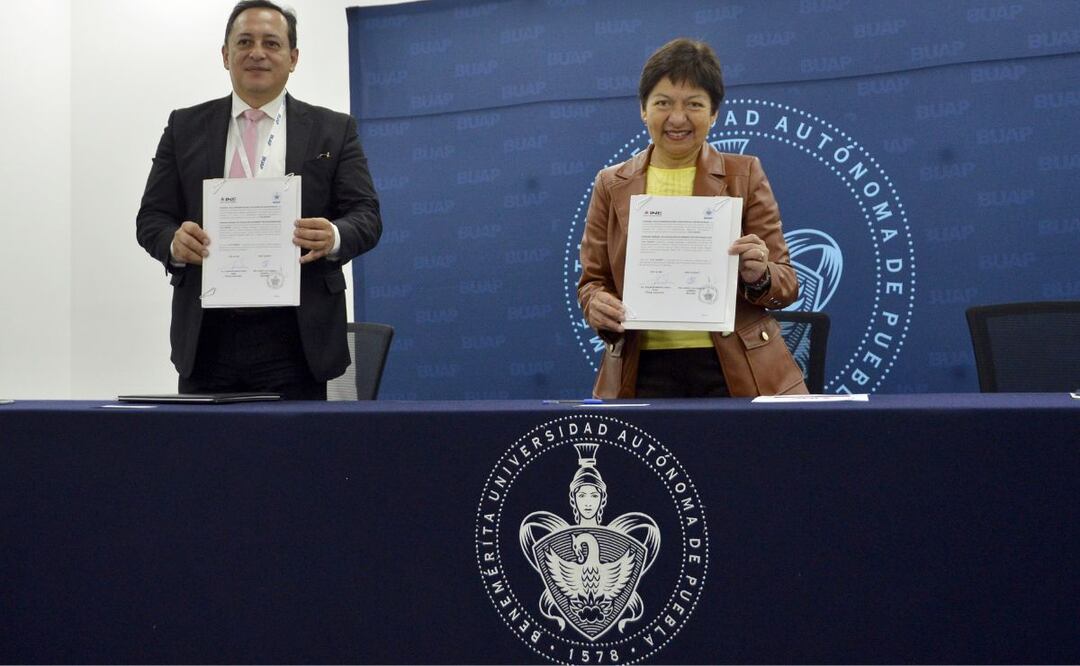 El convenio fue firmado por la rectora Lilia Cedillo y el vocal ejecutivo del INE Edgar Humberto Arias Alba. | Foto: BUAP