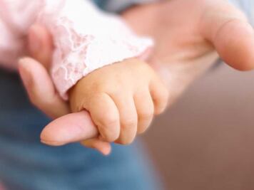 La pequeña Sheila de 3 años, sobrevive a explosión en Xochimehuacán 