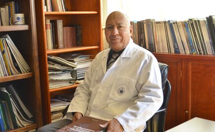 BUAP reconoce trayectoria de Mario García Carrasco