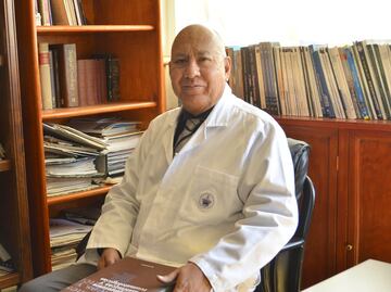 BUAP reconoce trayectoria de Mario García Carrasco