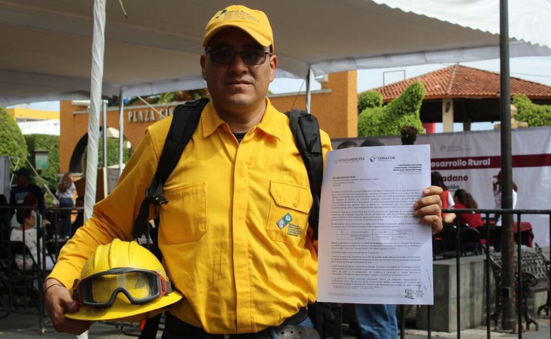 Eduardo Parraguirre Rodríguez es el único poblano que representa a la entidad en el combate de incendios en Canadá | Foto: Secretaría de Medio Ambiente