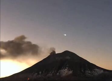 VIDEO. Captan misterioso objeto luminoso volando cerca del Popocatépetl