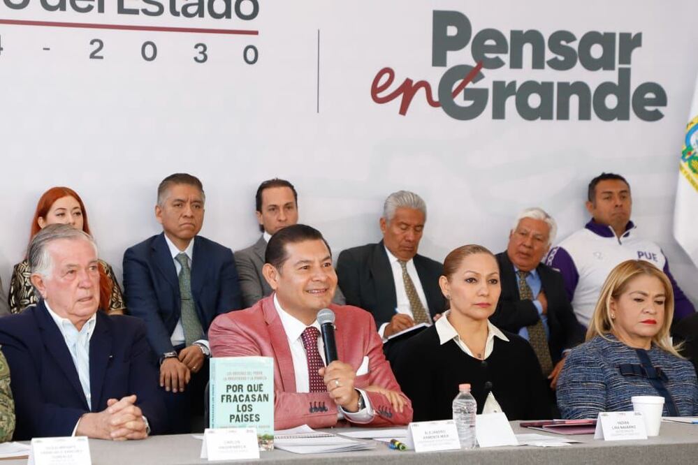 Alejandro Armenta habló del nuevo proyecto de vivienda para policías | Foto: Gobierno del estado de Puebla