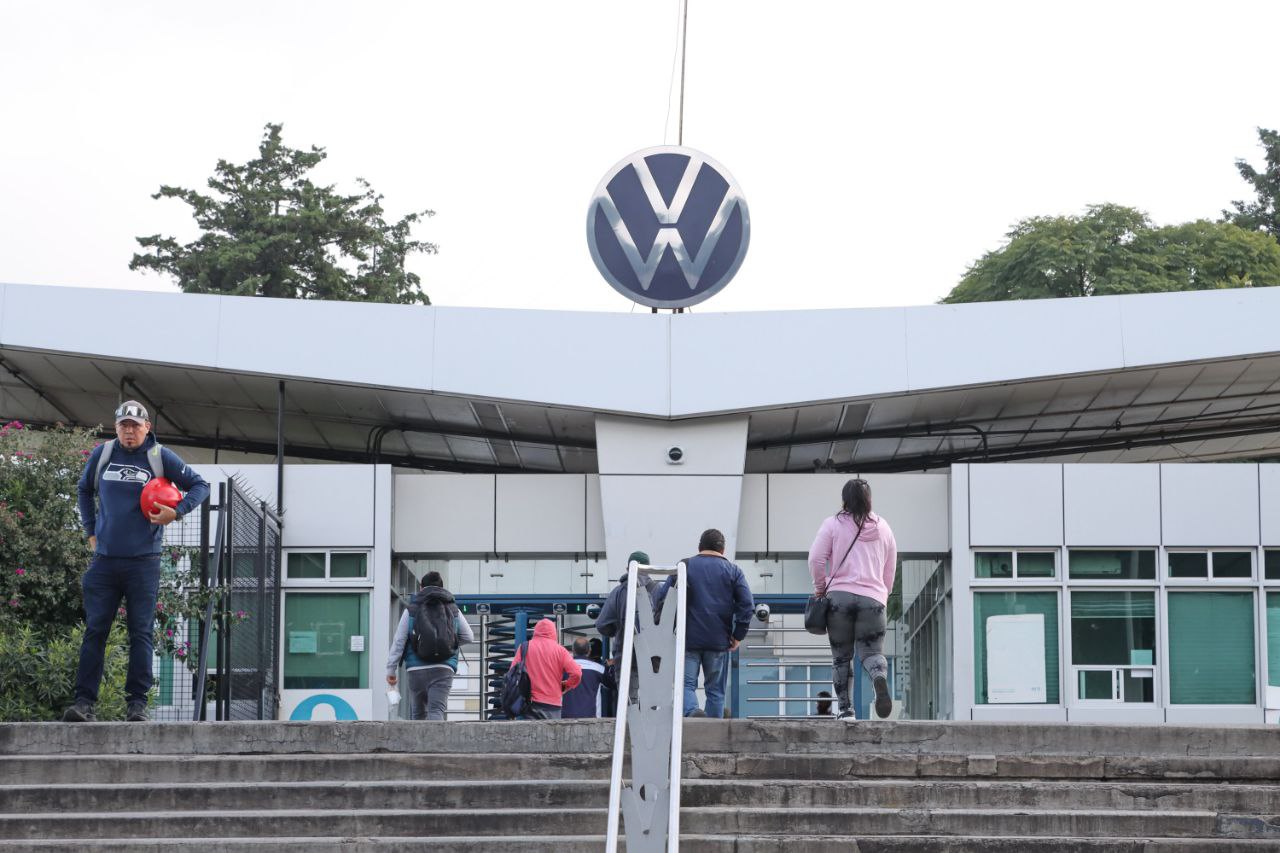 Se conjura huelga en Volkswagen, sindicato logra aumento salarial del 4%