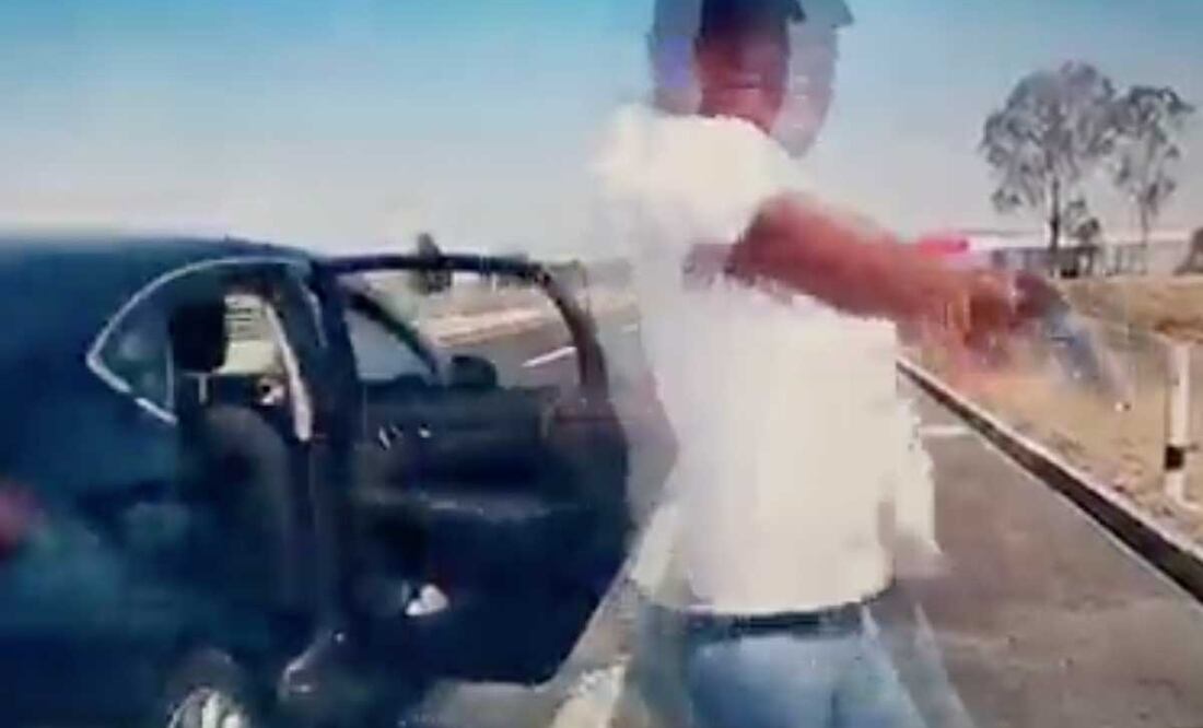 Mediante la cámara del auto de la víctima se captó un violento asalto sobre Arco Norte | Foto: Redes Sociales